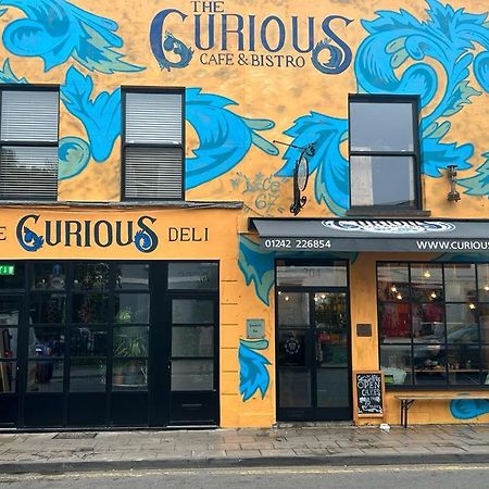 The Curious Apartment, Cheltenham Bagian luar foto