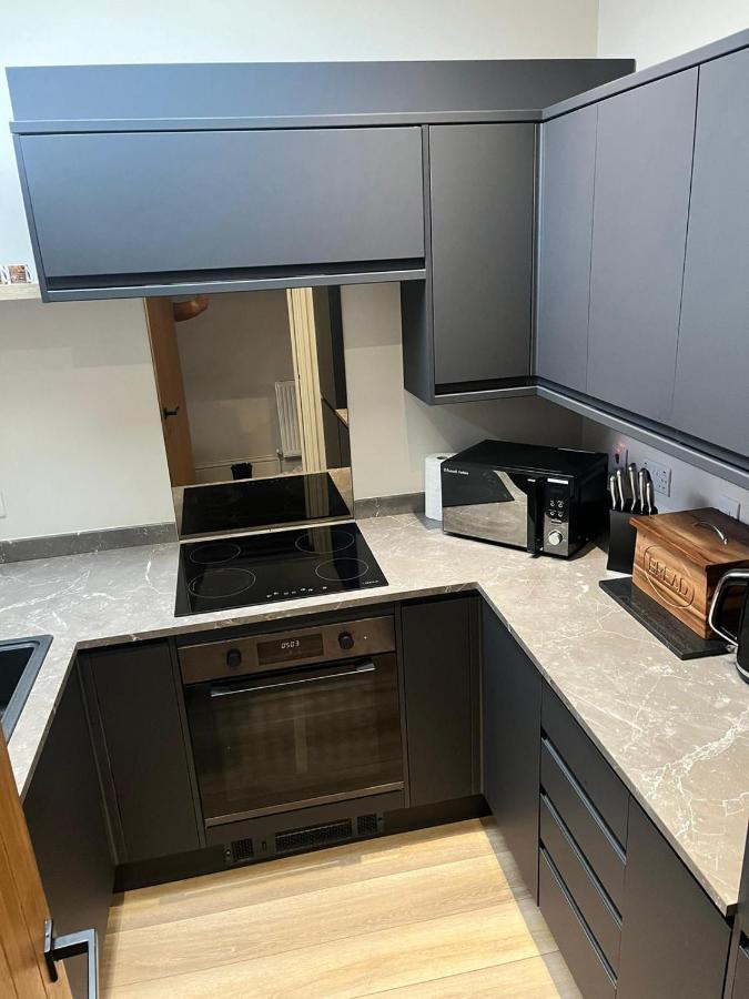 The Curious Apartment, Cheltenham Bagian luar foto